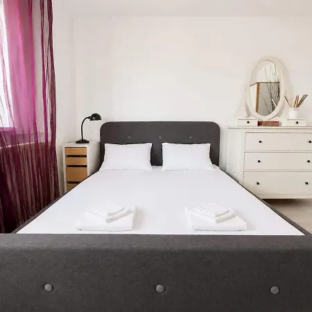 Ultracentral Vintage 3br Apartament
