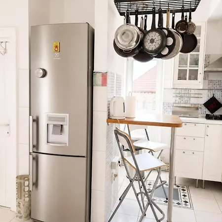 Ultracentral Vintage 3br Apartament